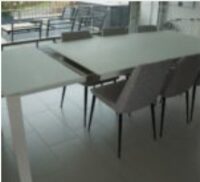 Esstisch mit Glasplatte (matt), ausziehbar