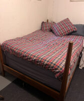 Holzbett mit Boxspring